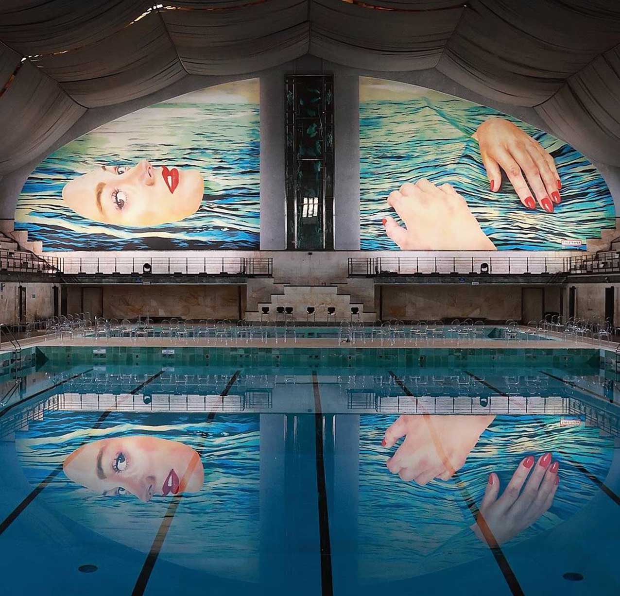 Alla piscina Cozzi, il murale
“Be Water” di Maurizio Cattelan
e del fotografo Pierpaolo Ferrari Alla piscina Cozzi, il murale
“Be Water” di Maurizio Cattelan
e del fotografo Pierpaolo Ferrari