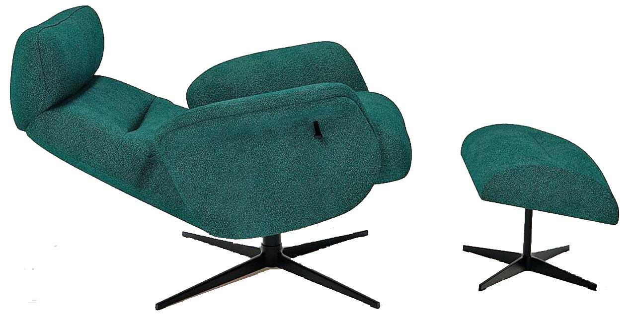 Lunor di Divani.Store è dotata di un meccanismo reclinabile manuale per lo schienale; il poggiatesta è reclinabile in avanti e sollevabile in altezza; il rivestimento è in bouclé effetto lana. Completa l’esperienza di benessere il pouf poggiapiedi coordinato. Misura L 78 x P 90 x H 103 cm e costa 1099 euro. divani.store