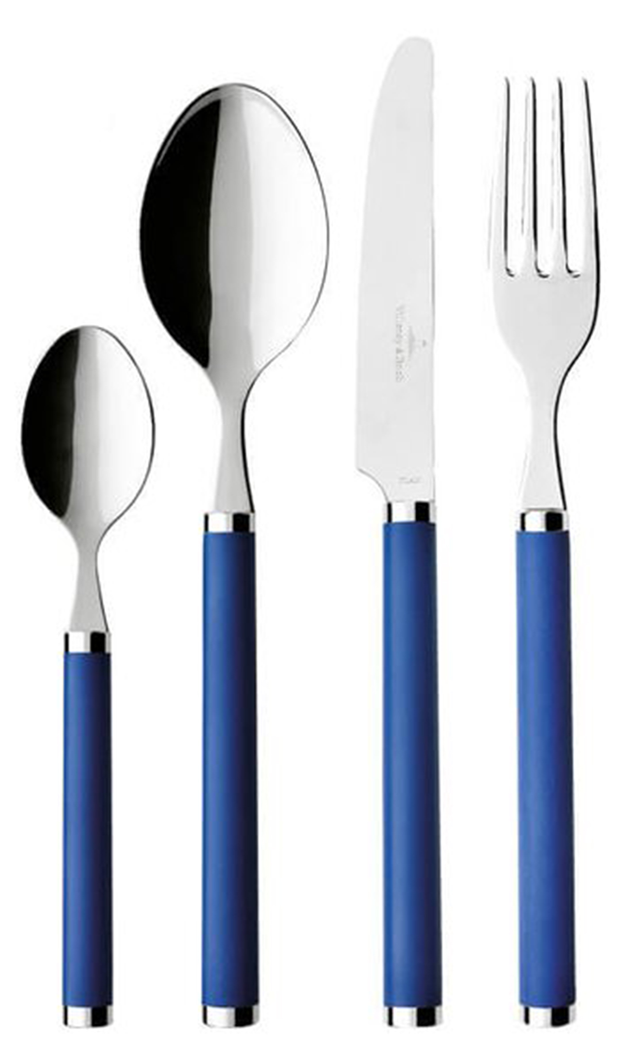 Le posate con manico blu traducono il colore del servizio in chiave essenziale; l’acciaio cromato amplifica i riflessi e alleggerisce l’insieme (Play! di Villeroy & Boch). www.villeroy-boch.it. Le posate con manico blu traducono il colore del servizio in chiave essenziale; l’acciaio cromato amplifica i riflessi e alleggerisce l’insieme (Play! di Villeroy & Boch). www.villeroy-boch.it.