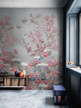 Japan style, il rivestimento Zõri, coll. Kimono di Londonart, è in vinilico disponibile con fondo nero, oro, caramello, argento, neutro. Costa 165 euro/mq + Iva. www.londonart.it Japan style, il rivestimento Zõri, coll. Kimono di Londonart, è in vinilico disponibile con fondo nero, oro, caramello, argento, neutro. Costa 165 euro/mq + Iva. www.londonart.it