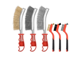 Il set di spazzole metalliche di Leazzle comprende strumenti di diverse dimensioni e materiali: due  spazzole in ottone, due in acciaio inox e due in acciaio al carbonio. Questo set completo di strumenti per la pulizia è più che sufficiente per l'uso quotidiano. Prezzo 19,23 euro. www.amazon.it