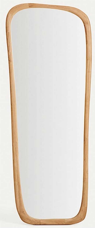 Con cornice in legno di teak (100% FSC®) Alura di Kave Home ha un design dal sapore nordico. Misura L 61 x H 158 cm e costa 395 euro www.kavehome.com Con cornice in legno di teak (100% FSC®) Alura di Kave Home ha un design dal sapore nordico. Misura L 61 x H 158 cm e costa 395 euro www.kavehome.com