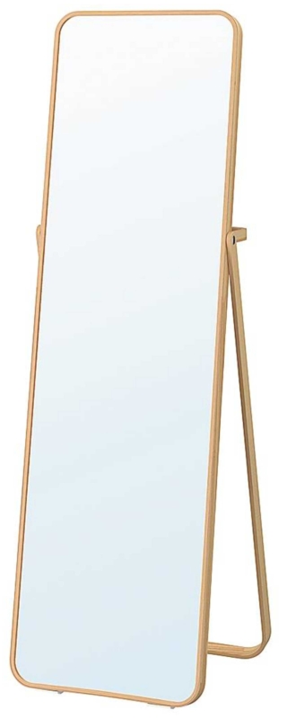 Ikornnes di Ikea ha la cornice in frassino con staffa posteriore utile per appendere vestiti e oggetti. Misura L 57 x H 167 cm. Costa 119 euro. www.ikea.com Ikornnes di Ikea ha la cornice in frassino con staffa posteriore utile per appendere vestiti e oggetti. Misura L 57 x H 167 cm. Costa 119 euro. www.ikea.com