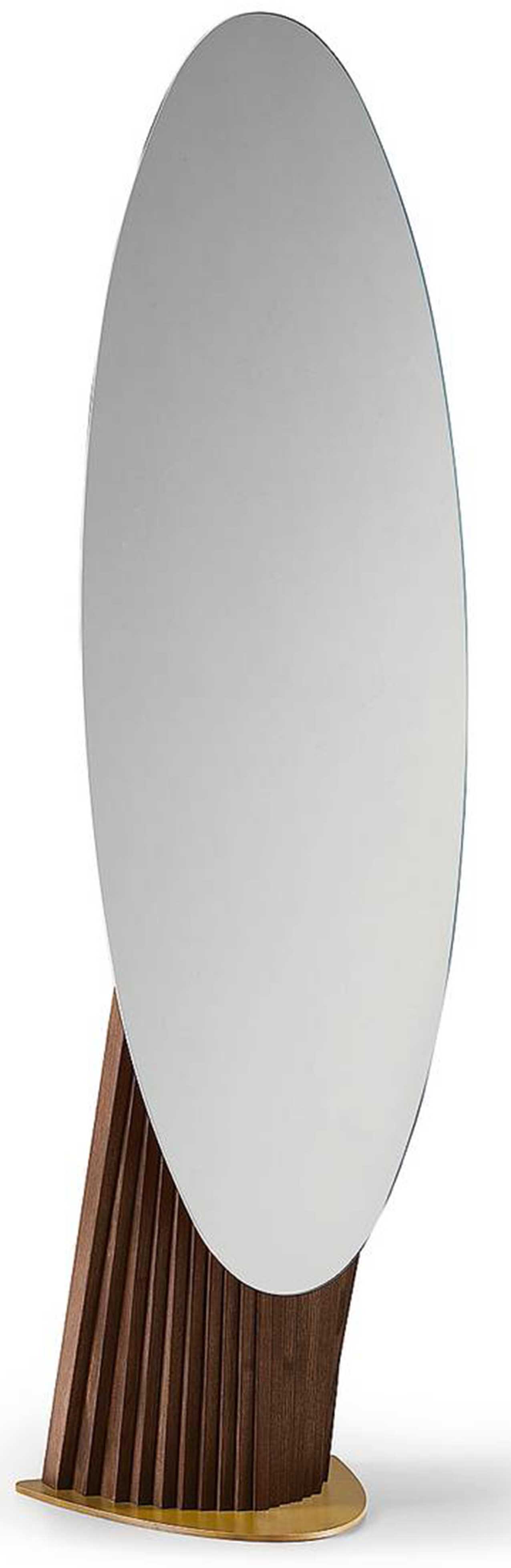 Ovale, Moonlight di Natisa ha la base formata da listelli in legno massello assemblati artigianalmente che poggiano su una "piastra" metallica in un elegante contrasto di materiali. Misura L 50 x P 40 x H 178 cm. Costa 1.750 euro + Iva. www.natisa.it Ovale, Moonlight di Natisa ha la base formata da listelli in legno massello assemblati artigianalmente che poggiano su una "piastra" metallica in un elegante contrasto di materiali. Misura L 50 x P 40 x H 178 cm. Costa 1.750 euro + Iva. www.natisa.it