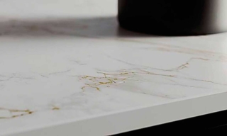 Novy Undercover
di Cosentino è in Dekton®, superficie ultracompatta a emissioni zero. www.cosentino.com Novy Undercover
di Cosentino è in Dekton®, superficie ultracompatta a emissioni zero. www.cosentino.com