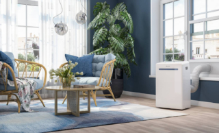Si chiama Dolceclima Aira la nuova famiglia di climatizzatori portatili di Olimpia Splendid disponibile in tre taglie di potenza da 10 a 14.000 Btu/h per raffrescare ambienti fino a 110 mc in modo efficace ed efficiente (classe A). L’aria raffrescata con i Dolceclima Aira viene anche trattata attraverso un sistema a filtrazione a doppio stadio, che abbina al filtro antipolvere un filtro HEPA con un’efficacia del 99,9% sulle particelle PM 2.5 e del 99,7% sulle PM 0.3. Possono avere diverse modalità di funzionamento per ottimizzare il flusso d’aria (Auto Blue Air), risparmiare energia (Eco Mode), migliorare il benessere notturno (Sleep Mode) e differenti possibilità di controllo: comandi a bordo macchina, telecomando e mobile app OS Home. Aira14, prezzo 479 euro www.olimpiasplendid.it