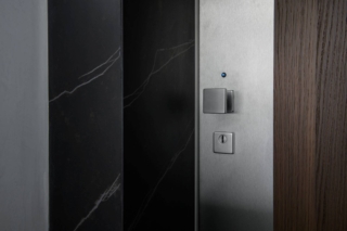 dierre-dettaglio-lato-esterno-porta-blindata-next-elettra-nelle-residenze-libeskind-a-city-life-milano-ph-a-lercara17