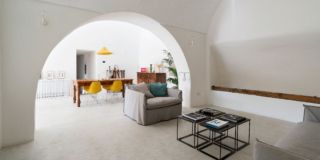 Da masseria a casa estiva: una ristrutturazione con recupero di volte, cementine e architettura tradizionale Da masseria a casa estiva: una ristrutturazione con recupero di volte, cementine e architettura tradizionale