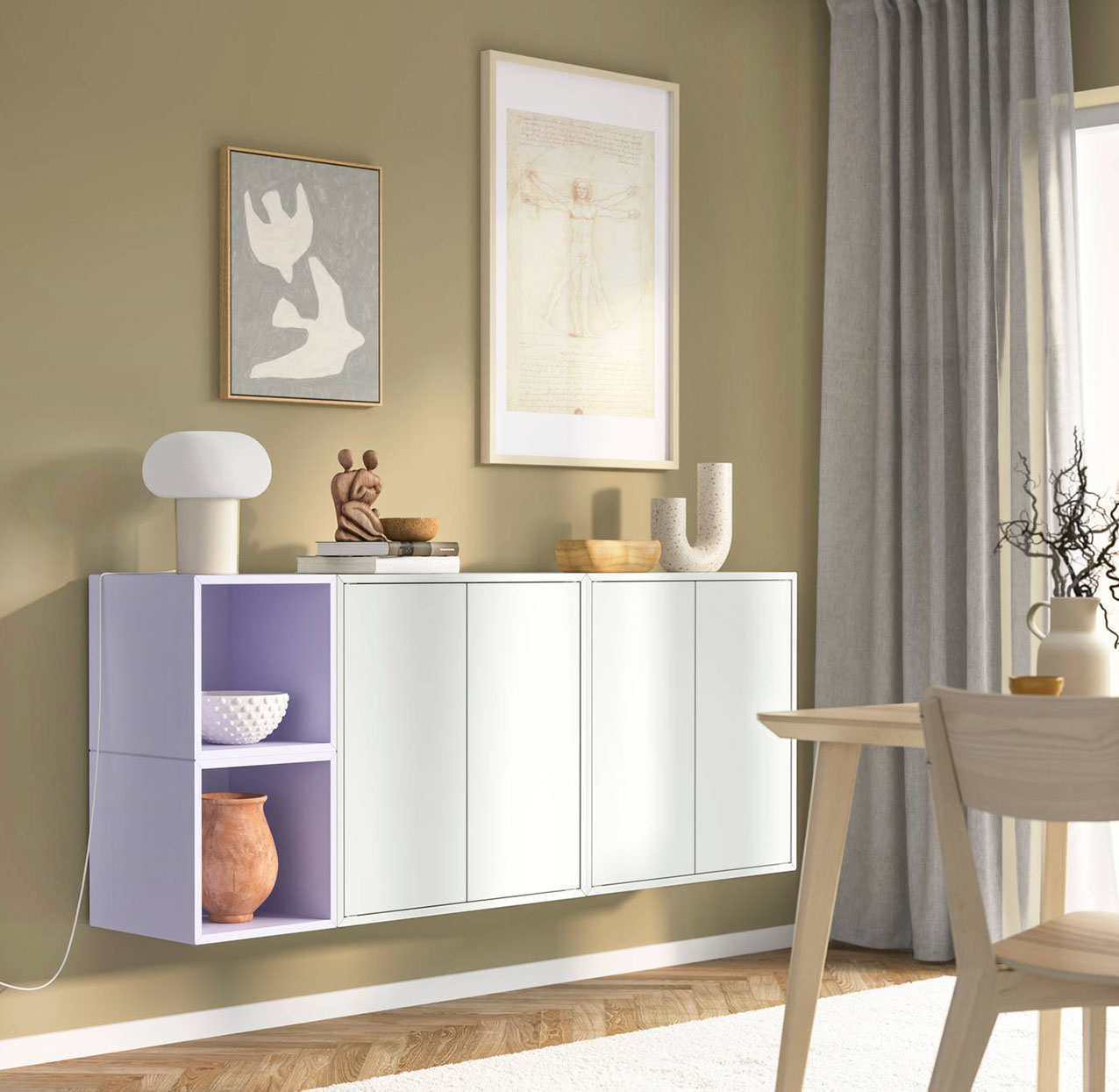 Due vani a giorno in una delicata colorazione lilla per la madia sospesa Eket di Ikea Italia che arreda il living in modo ordinato e contemporaneo; inoltre, l'installazione sospesa alleggerisce visivamente l'ambiente. È composta da una serie di moduli chiusi da ante candide. Misura L 175 x P 35 x H 70 cm. Prezzo 220 euro. https://www.ikea.com