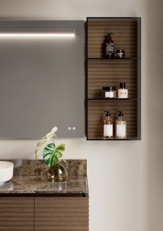 Fa parte della collezione Dolcevita il mobile pensile a giorno con ripiani di Ideagroup in vetro fumé e schienale Rovere Visone. Misura L 40 x P 17 x H 90 cm. Prezzo 649 euro. www.ideagroup.it
