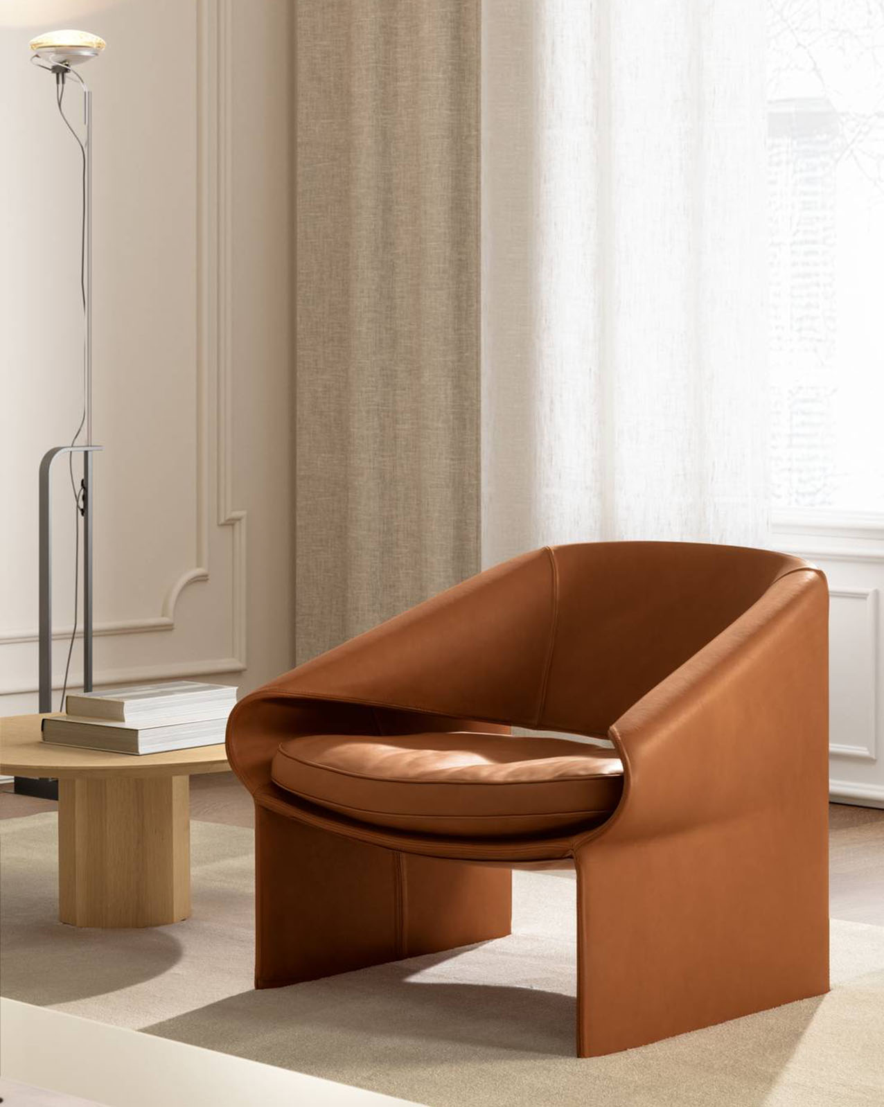 La poltrona Grace di Talenti Home ha una struttura in poliuretano flessibile, con inserto in poliuretano rigido autoportante, completamente rivestita in tessuto o in pelle. Le sue forme avvolgenti danno vita ad una seduta accogliente e raffinata; il volume compatto e armonioso ne valorizza il comfort, mentre il design essenziale ne sottolinea lo stile contemporaneo. Misura L 91,5 x P 85 x H 73,5 cm. Prezzo 2.396 euro + IVA. https://www.talentispa.com