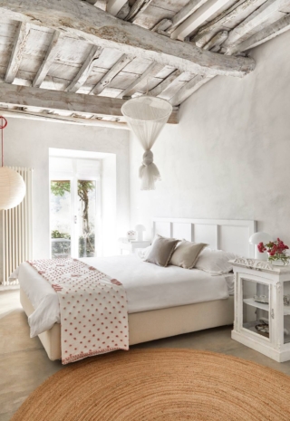 Una stuoia in paglia: le stuoie sanno trasformare l’interior in modo molto easy e semplice. E se la forma è tonda, tutto diventa più morbido e lievemente esotico Una stuoia in paglia: le stuoie sanno trasformare l’interior in modo molto easy e semplice. E se la forma è tonda, tutto diventa più morbido e lievemente esotico