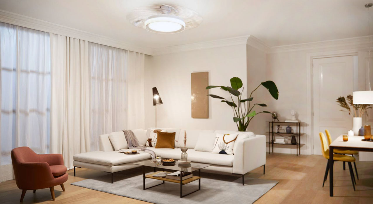 Bliss di Philips combina una luce a led personalizzabile con una brezza confortevole grazie al ventilatore retrattile a soffitto con telecomando incluso. Con le pale trasparenti da 106 cm che si nascondono dalla vista quando non sono in uso, ha tre impostazioni di luce da regolare a piacere. Ha diametro di 51 cm. Prezzo 219,90 euro. www.lighting.philips.it/consumer
