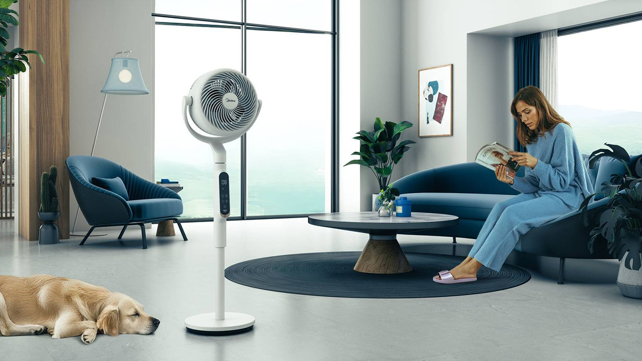 Il ventilatore Intrinity Fan MFS242RDDW di Midea funziona con tecnologia Möbius Strip Blade: un particolare design delle pale che ottimizza la ventilazione, assicurando un flusso d'aria costante, uniforme e privo di turbolenze, con livelli di rumorosità fino a 19 dB(A). Regolabile su 15 livelli di velocità, ha flusso che viene indirizzato con precisione solo dove serve, oscillazione ad ampio raggio e timer integrato. La gestione avviene tramite controllo digitale e con il telecomando in dotazione, ed è disponibile anche un'opzione per l'aromaterapia con una vaschetta dedicata per l'utilizzo di oli essenziali. Ø 40 cm. Prezzo 129,90 euro. www.midea.com/it