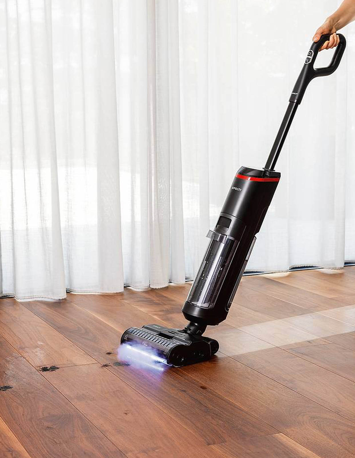 RollySteam WD40C cordless
di Polti aspira, lava e igienizza
con il vapore, senza detersivi.
La tecnologia SteamActiveTM permette al getto di penetrare in profondità, sciogliendo lo sporco e rimuovendo germi, batteri e funghi. Il calore intenso è efficace anche contro le macchie. Ha luce LED frontale per illuminare il percorso di pulizia
e batteria Li-ion con un’autonomia
di 35’. Misura L 27 x P 24 x
H 116 cm e costa 599 euro. RollySteam WD40C cordless
di Polti aspira, lava e igienizza
con il vapore, senza detersivi.
La tecnologia SteamActiveTM permette al getto di penetrare in profondità, sciogliendo lo sporco e rimuovendo germi, batteri e funghi. Il calore intenso è efficace anche contro le macchie. Ha luce LED frontale per illuminare il percorso di pulizia
e batteria Li-ion con un’autonomia
di 35’. Misura L 27 x P 24 x
H 116 cm e costa 599 euro.