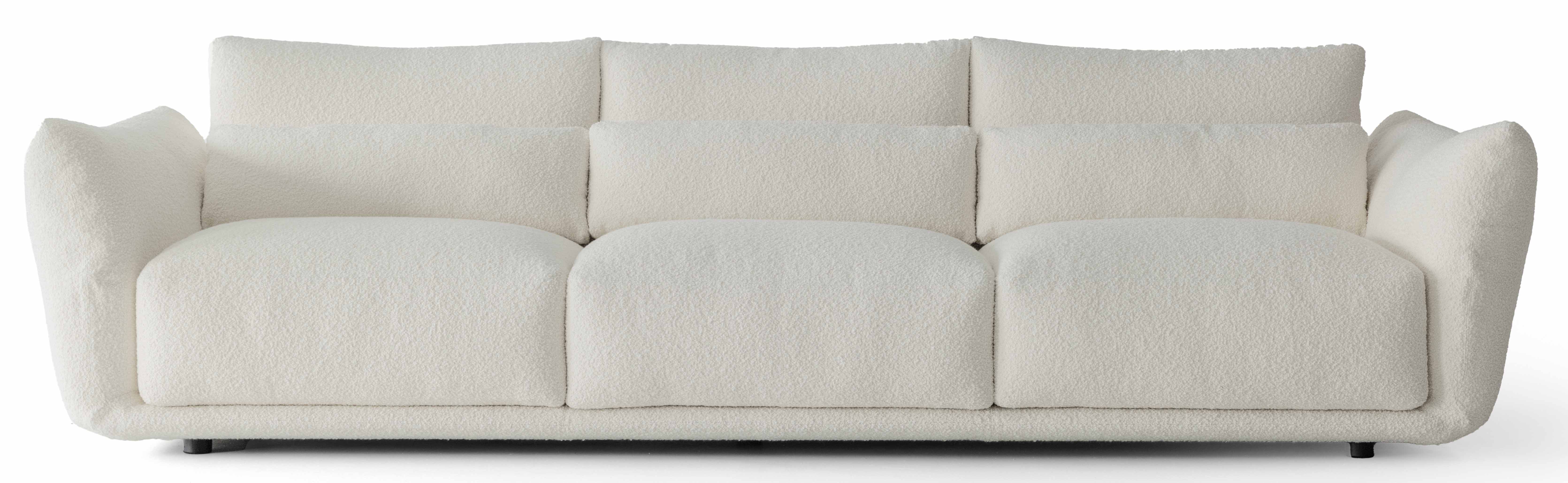 Clift di cierre1972 ha struttura di metallo e legno con seduta di poliuretano espanso a 3 densità e memory foam rivestito con falda acrilica e schienali e braccioli di metallo con poliuretano espanso e falda acrilica. Misura L 311 x P 103 x H 85 cm. www.cierreimbottiti.it Clift di cierre1972 ha struttura di metallo e legno con seduta di poliuretano espanso a 3 densità e memory foam rivestito con falda acrilica e schienali e braccioli di metallo con poliuretano espanso e falda acrilica. Misura L 311 x P 103 x H 85 cm. www.cierreimbottiti.it