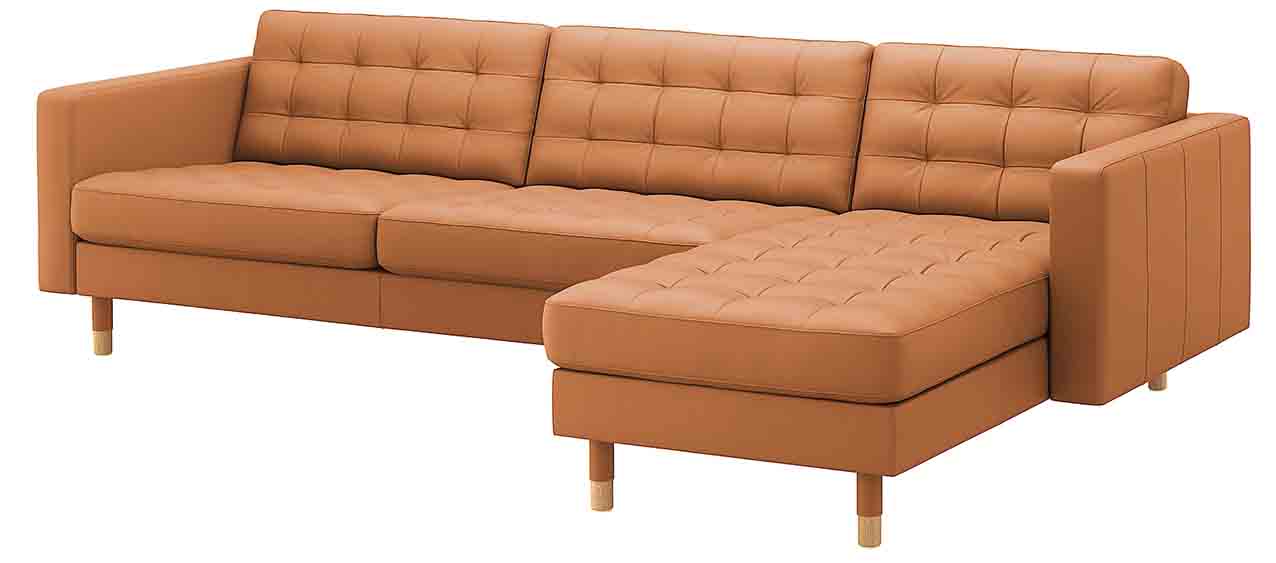 A 3 posti con chaise longue laterale, Landskrona di Ikea, è rivestito in morbido fior di pelle tinto e imbottito con schiuma ad alta resilienza, combinata con ovatta di fibre di poliestere. Misura L 240 x P 89/158 x H 78 cm. www.ikea.it A 3 posti con chaise longue laterale, Landskrona di Ikea, è rivestito in morbido fior di pelle tinto e imbottito con schiuma ad alta resilienza, combinata con ovatta di fibre di poliestere. Misura L 240 x P 89/158 x H 78 cm. www.ikea.it