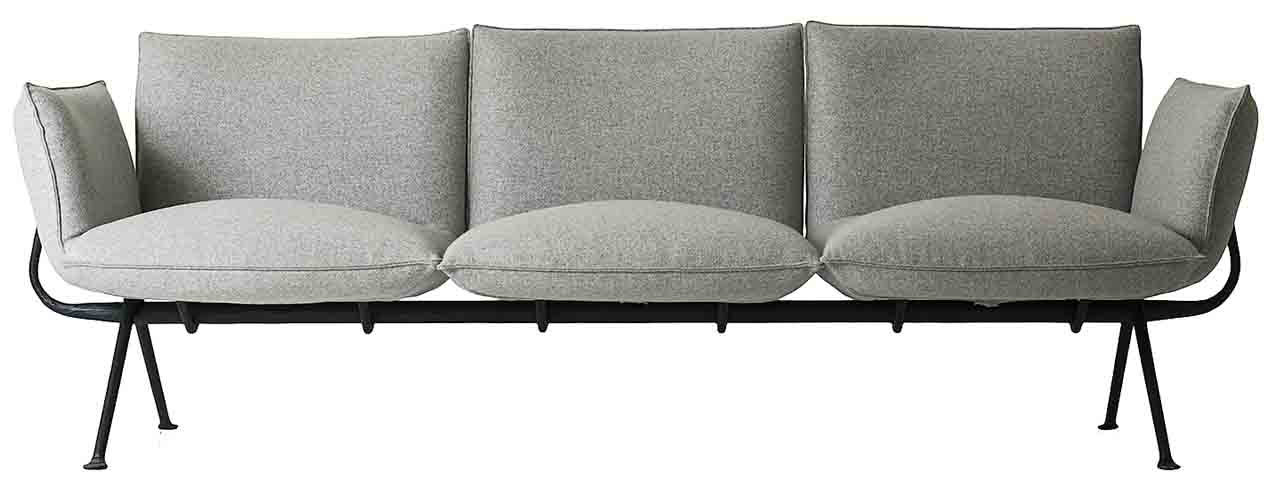 Officina di Magis ha la struttura di ferro forgiato e i cuscini di poliuretano espanso rivestiti con tessuto sfoderabile. Misura L 213 x P 77 x H 70,5 cm. www.magisdesign.com Officina di Magis ha la struttura di ferro forgiato e i cuscini di poliuretano espanso rivestiti con tessuto sfoderabile. Misura L 213 x P 77 x H 70,5 cm. www.magisdesign.com