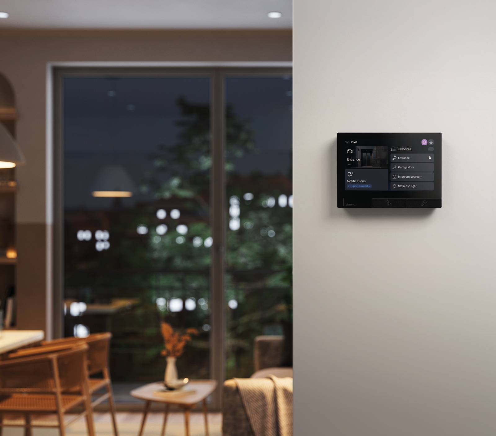 L'ecosistema Casa+ di BTicino integra, tra le altre funzioni, videocitofonia, telecamere, controllo degli accessi e cybersecurity, gestibili da app Home+Sicurity. Il videocitofono connesso Classe 300X consente di ricevere le chiamate direttamente sullo smartphone e di aprire da remoto porte e cancelli. www.bticino.it