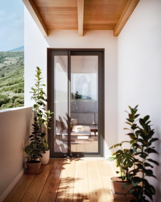 Il monoblocco Schüco Perfection Plus
di Schüco PWS Italia, sistema modulare isolante termoacustico con parti di EPS accoppiate a elementi costitutivi con funzione di controtelaio, integra oscurante avvolgibile di alluminio con guide laterali rinforzate e zanzariera e raggiunge la classe RC3. www.schuecopws.it