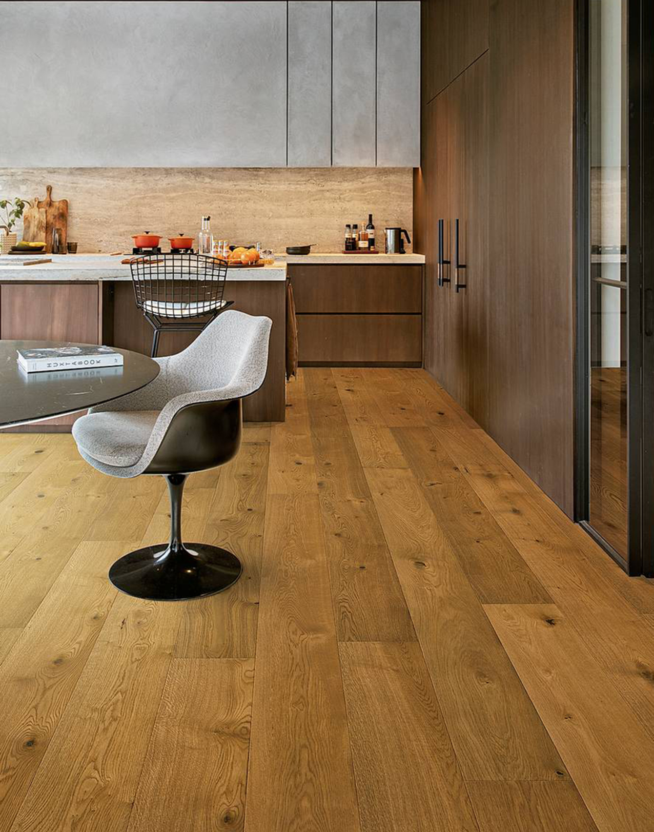 Pensato soprattutto per bagno e cucina, Cala di Quick-Step è resistente all’acqua stagnante fino a 72 ore, grazie al sistema brevettato Uniclic Multifit che assicura un incastro ermetico fra le doghe, e alla finitura idrorepellente HydroSeal per sigillare i bordi. Misura 220 x 22 cm con spessore 13 mm. Al mq costa da 112 euro. www.quick-step.it Pensato soprattutto per bagno e cucina, Cala di Quick-Step è resistente all’acqua stagnante fino a 72 ore, grazie al sistema brevettato Uniclic Multifit che assicura un incastro ermetico fra le doghe, e alla finitura idrorepellente HydroSeal per sigillare i bordi. Misura 220 x 22 cm con spessore 13 mm. Al mq costa da 112 euro. www.quick-step.it