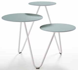 Apelle Trio di Midj ha la struttura in metallo verniciato in più finiture (qui bianco opaco) e i piani di ceramica (o rivestiti di cuoio colorato). Misura L 71 x P 62 x H 55 cm. www.midj.com Apelle Trio di Midj ha la struttura in metallo verniciato in più finiture (qui bianco opaco) e i piani di ceramica (o rivestiti di cuoio colorato). Misura L 71 x P 62 x H 55 cm. www.midj.com