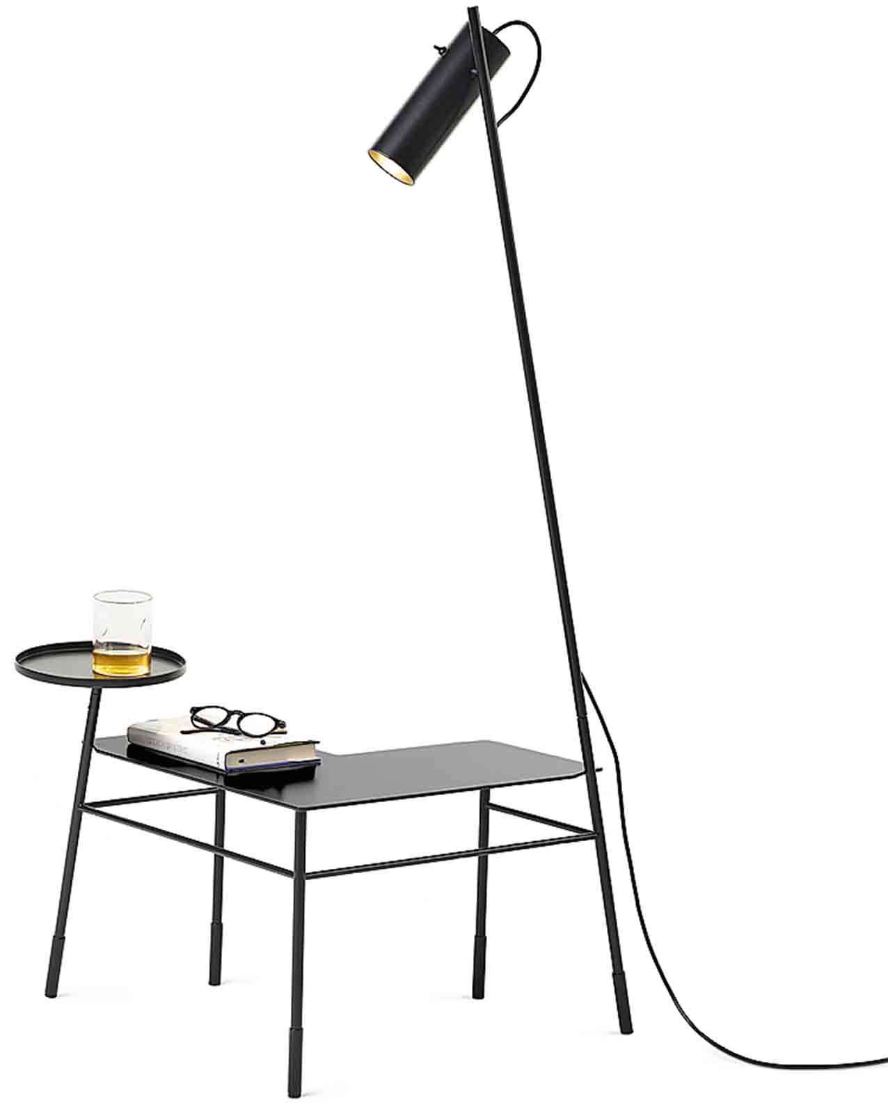 Dasè di Mogg, in vendita online da Sediarreda, è insieme piano d'appoggio, vassoio e lampada. Di metallo verniciato nero, misura L 57 x P 65 x H 35/46/130 cm. www.sediarreda.com Dasè di Mogg, in vendita online da Sediarreda, è insieme piano d'appoggio, vassoio e lampada. Di metallo verniciato nero, misura L 57 x P 65 x H 35/46/130 cm. www.sediarreda.com