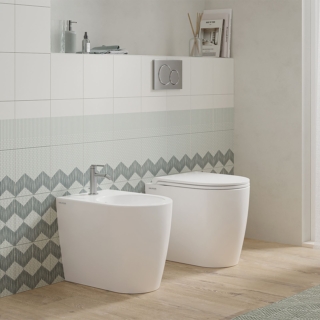La coppia di sanitari da terra Vogue bianco di Leroy Merlin in ceramica è a filo muro. Il vaso senza brida ha sedile in duroplast incluso e scarico da 4,5 litri. misura L 37 x P 51 cm; il bidet misura L 37 x P 51 cm. Prezzo della coppia 389 euro. www.leroymerlin.it La coppia di sanitari da terra Vogue bianco di Leroy Merlin in ceramica è a filo muro. Il vaso senza brida ha sedile in duroplast incluso e scarico da 4,5 litri. misura L 37 x P 51 cm; il bidet misura L 37 x P 51 cm. Prezzo della coppia 389 euro. www.leroymerlin.it