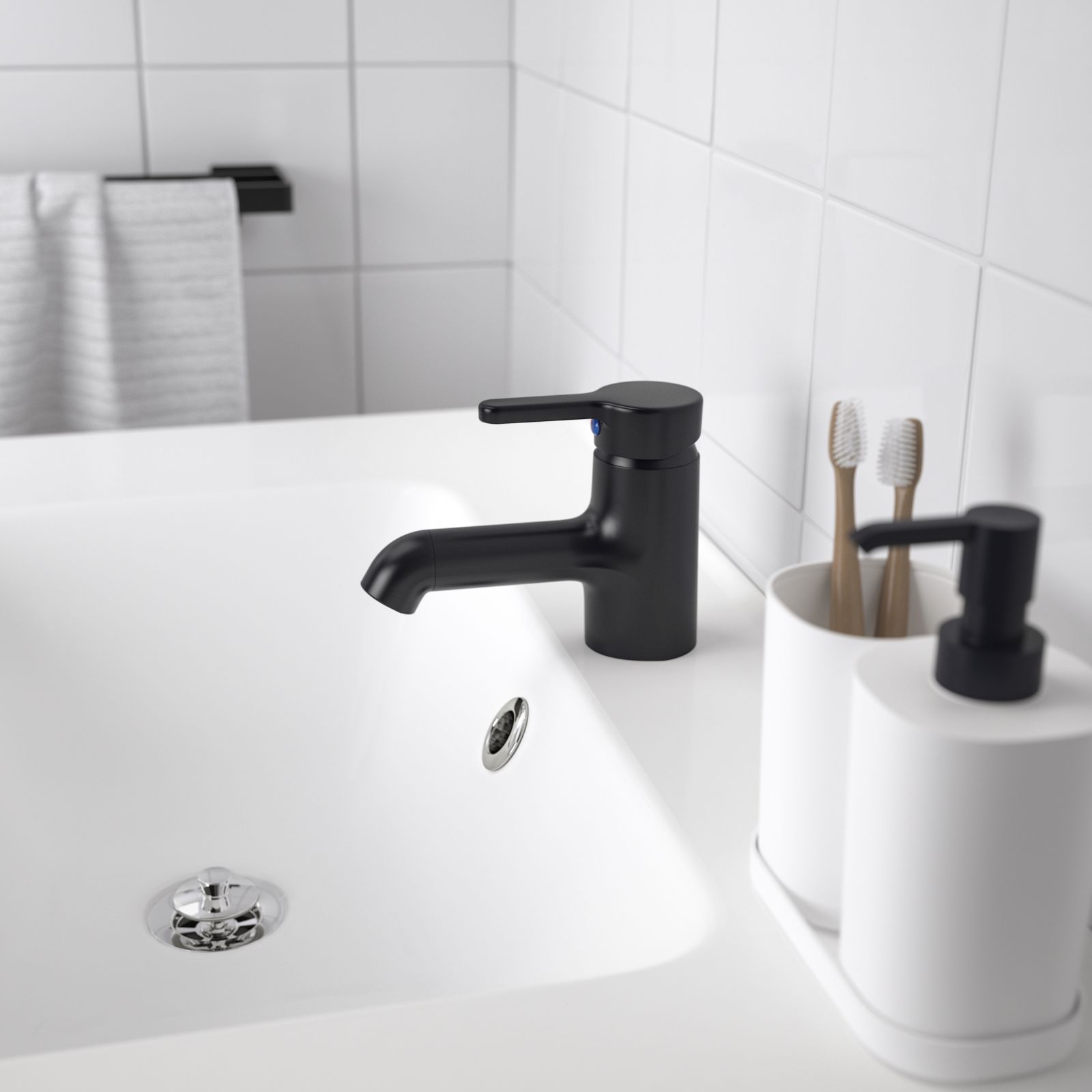 La leva di comando permette di regolare facilmente temperatura e flusso dell’acqua nel miscelatore per lavabo SALJEN di Ikea di colore nero. È in plastica ABS. Ha un’altezza di 12 cm. Prezzo 22 euro. www.ikea.com La leva di comando permette di regolare facilmente temperatura e flusso dell’acqua nel miscelatore per lavabo SALJEN di Ikea di colore nero. È in plastica ABS. Ha un’altezza di 12 cm. Prezzo 22 euro. www.ikea.com