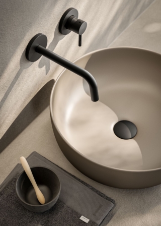 Il miscelatore incasso per lavabo JL105NO70 della collezione JOLLY di Paffoni ha finitura nero opaco. Ha piastre Ø 7 cm in ottone e bocca d’erogazione lunga 17,8 cm. Prezzo, Iva esclusa, 277,30 euro. www.paffoni.it Il miscelatore incasso per lavabo JL105NO70 della collezione JOLLY di Paffoni ha finitura nero opaco. Ha piastre Ø 7 cm in ottone e bocca d’erogazione lunga 17,8 cm. Prezzo, Iva esclusa, 277,30 euro. www.paffoni.it