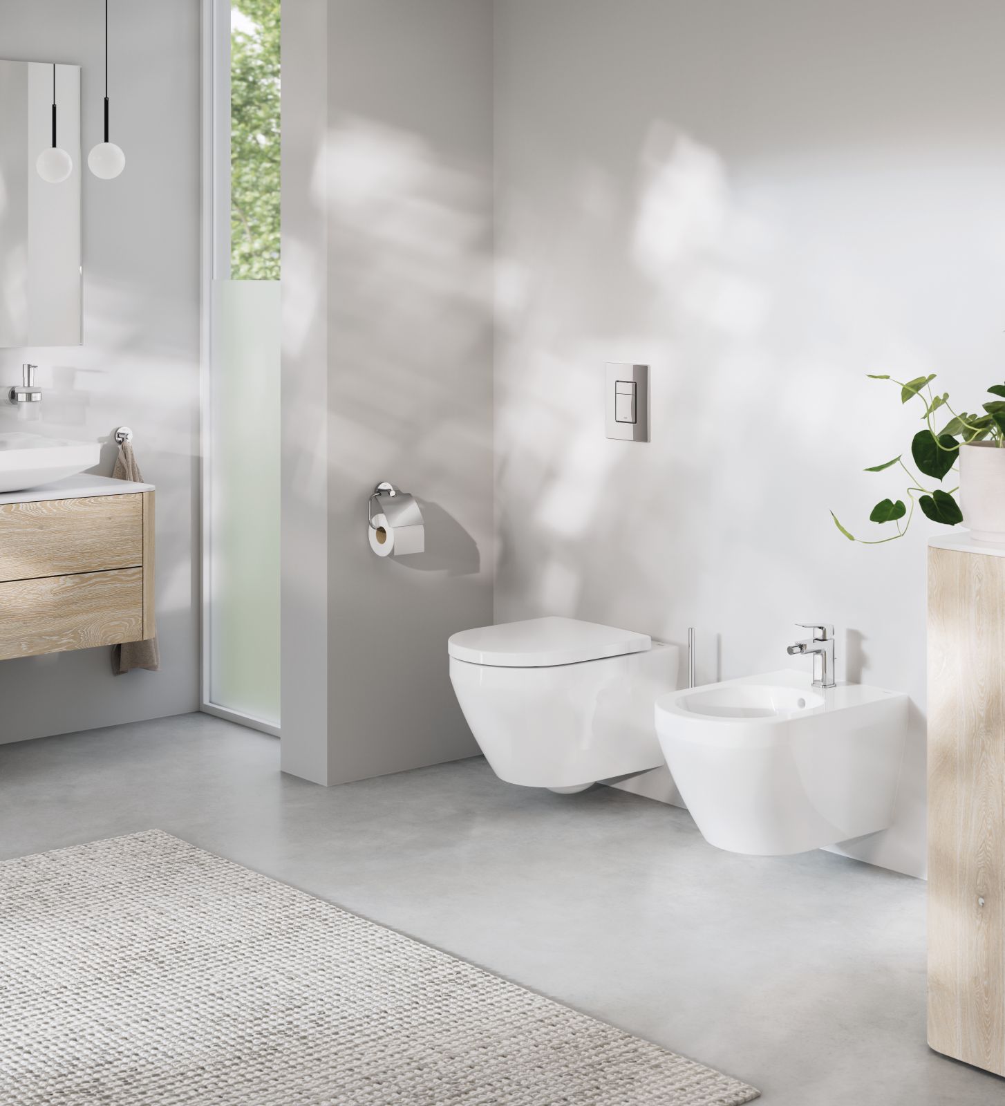 Sono sospesi il vaso e il bidet della collezione Euro Ceramic di GROHE con rivestimento Grohe HyperClean che assicura una superficie estremamente liscia e igienica resistente ai batteri. Il vaso senza brida ha sedile in Duroplast resistente che può essere staccato velocemente grazie alle cerniere a sgancio rapido in acciaio inossidabile. Il bidet è in Vitreous China Bianco lucido. Il vaso misura L 36 x P 54,3 cm e costa 754,57 euro. Il bidet misura L 35,9 x P 54 cm e costa 529,48 euro. www.grohe.com Sono sospesi il vaso e il bidet della collezione Euro Ceramic di GROHE con rivestimento Grohe HyperClean che assicura una superficie estremamente liscia e igienica resistente ai batteri. Il vaso senza brida ha sedile in Duroplast resistente che può essere staccato velocemente grazie alle cerniere a sgancio rapido in acciaio inossidabile. Il bidet è in Vitreous China Bianco lucido. Il vaso misura L 36 x P 54,3 cm e costa 754,57 euro. Il bidet misura L 35,9 x P 54 cm e costa 529,48 euro. www.grohe.com