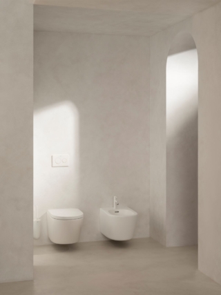 Hanno finitura bianco opaco il vaso e il bidet sospesi della collezione Meridian di Roca. Nel vaso Rimless® Vortex l’acqua crea un flusso rotatorio a 360 gradi sulla superficie del vaso, assicurando una pulizia ottimale con un consumo minimo di acqua. Il bidet è monoforo. Misurano, cadauno, L 36 x P 54 cm. Prezzo ciascuno, IVA esclusa, 360 euro. www.roca.it Hanno finitura bianco opaco il vaso e il bidet sospesi della collezione Meridian di Roca. Nel vaso Rimless® Vortex l’acqua crea un flusso rotatorio a 360 gradi sulla superficie del vaso, assicurando una pulizia ottimale con un consumo minimo di acqua. Il bidet è monoforo. Misurano, cadauno, L 36 x P 54 cm. Prezzo ciascuno, IVA esclusa, 360 euro. www.roca.it