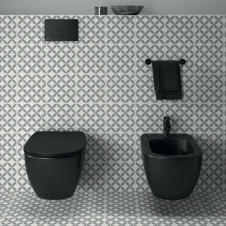 Vaso e bidet sospesi fanno parte della collezione Tesi di Ideal Standard, in foto nel colore nero seta opaco. Il bidet è monoforo, mentre il vaso è dotato di tecnologia AquaBlade® che crea una lama d’acqua che pulisce una superficie più ampia del 90% rispetto a un vaso con brida. Il vaso misura L 36,5 x P 53,5 cm; il bidet misura L 36 x P 53 cm. Prezzo del vaso completo di sedile, Iva esclusa, 1.006,50 euro; prezzo del bidet, Iva esclusa, 526,50 euro. www.idealstandard.it Vaso e bidet sospesi fanno parte della collezione Tesi di Ideal Standard, in foto nel colore nero seta opaco. Il bidet è monoforo, mentre il vaso è dotato di tecnologia AquaBlade® che crea una lama d’acqua che pulisce una superficie più ampia del 90% rispetto a un vaso con brida. Il vaso misura L 36,5 x P 53,5 cm; il bidet misura L 36 x P 53 cm. Prezzo del vaso completo di sedile, Iva esclusa, 1.006,50 euro; prezzo del bidet, Iva esclusa, 526,50 euro. www.idealstandard.it