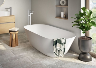 È in Quaryl® con finitura Stone White la vasca freestanding Theano di Villeroy & Boch con gli spigoli arrotondati. Con ViFlow non occorre alcun troppopieno. Ha un volume di 390 litri. Misura L 175 x P 80 x H 50,6 cm. Prezzo, Iva esclusa, 9.372 euro. www.villeroy-boch.it È in Quaryl® con finitura Stone White la vasca freestanding Theano di Villeroy & Boch con gli spigoli arrotondati. Con ViFlow non occorre alcun troppopieno. Ha un volume di 390 litri. Misura L 175 x P 80 x H 50,6 cm. Prezzo, Iva esclusa, 9.372 euro. www.villeroy-boch.it