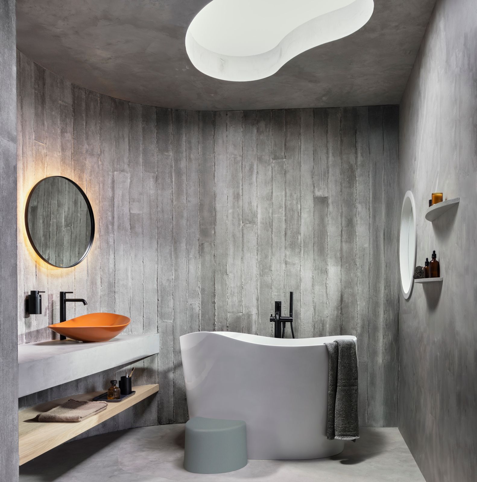 È in Stonex® con piletta click-clack la vasca freestanding ovale Ohtake di Roca in finitura bianca. È dotata di gradino alto 38,2 cm per facilitare l’accesso alla vasca. Misura L 120 x P 80 x H 80 cm. Prezzo, Iva esclusa, 2.800 euro. Prezzo del gradino, Iva esclusa, 250 euro. È in Stonex® con piletta click-clack la vasca freestanding ovale Ohtake di Roca in finitura bianca. È dotata di gradino alto 38,2 cm per facilitare l’accesso alla vasca. Misura L 120 x P 80 x H 80 cm. Prezzo, Iva esclusa, 2.800 euro. Prezzo del gradino, Iva esclusa, 250 euro.