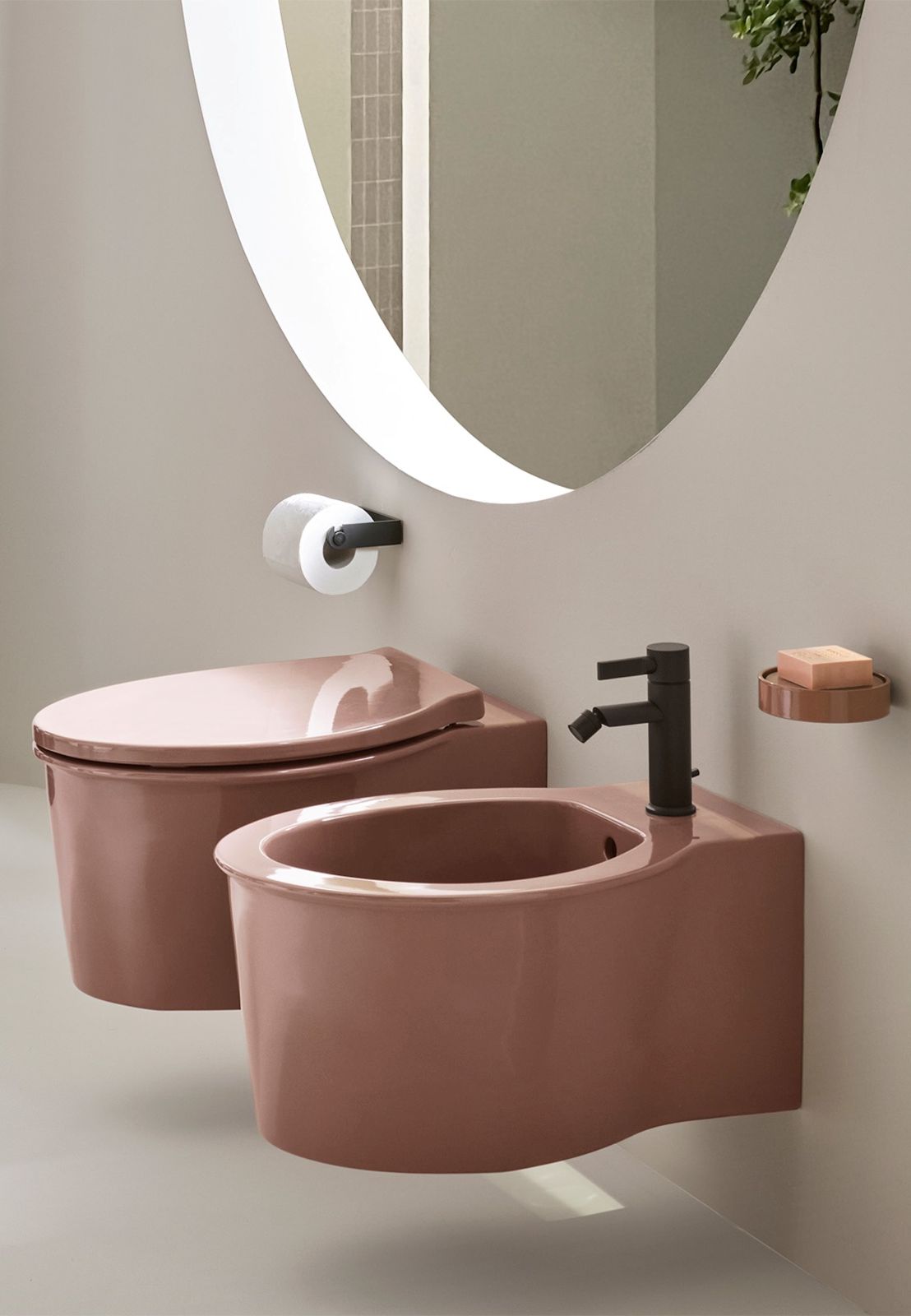 I sanitari sospesi della collezione I Catini di Ceramica Cielo, con design Andrea Parisio e Giuseppe Pezzano, si presentano in finitura Ninfea della collezione Acque di Cielo.
Il vaso è dotato della tecnologia rimless 2.0.1, brevetto di Ceramica Cielo, che permette di elevare la silenziosità dello scarico rispetto ai sanitari tradizionali del 40%.
Misurano, cadauno, L 38 x P 56 cm. Prezzo su richiesta. www.ceramicacielo.it I sanitari sospesi della collezione I Catini di Ceramica Cielo, con design Andrea Parisio e Giuseppe Pezzano, si presentano in finitura Ninfea della collezione Acque di Cielo.
Il vaso è dotato della tecnologia rimless 2.0.1, brevetto di Ceramica Cielo, che permette di elevare la silenziosità dello scarico rispetto ai sanitari tradizionali del 40%.
Misurano, cadauno, L 38 x P 56 cm. Prezzo su richiesta. www.ceramicacielo.it