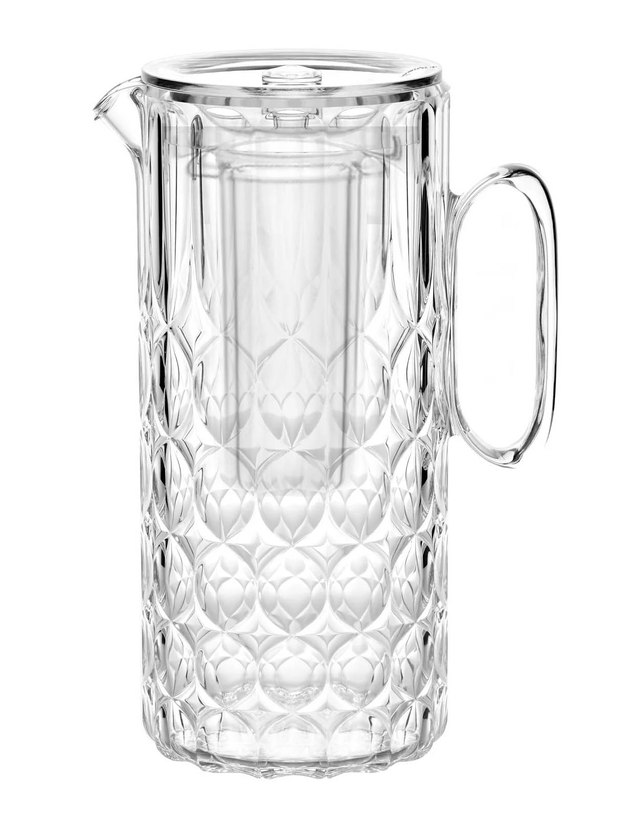 La caraffa coll. Vanity di Guzzini, con coperchio e bulbo refrigeratore, è in cristallo acrilico (60% materiale a base biologica). Capacità 1.750 cc. Misura 11,3 x 16,9 x H 28,8 cm e costa 27,90 euro. guzzini.com