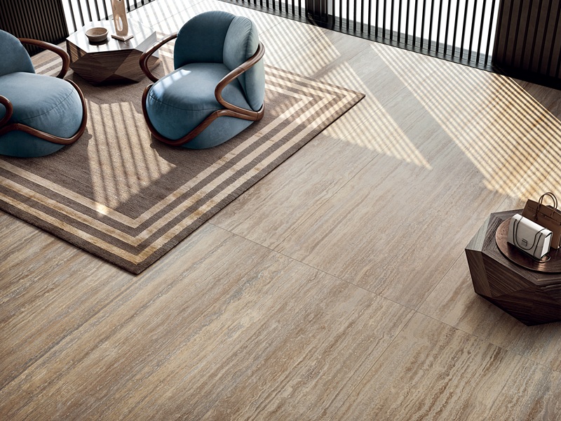 I marmi naturali sono la fonte di ispirazione di Starlight di Cotto d’Este, lastre in gres laminato Kerlite 3plus di spessore molto sottile, 3,5 mm nel formato 120 x 278 cm, adatto per pavimenti. Il processo produttivo e la stuoia in fibra di vetro applicata sul retro lo rendono molto resistente. Qui è nel colore Travertino Class, disponibile anche Carrara White, Statuario Extra, Calacatta Supreme, Versilia Gold, Onyx Pearl e Dorado Glamour. La superficie è antibatterica. www.cottodeste.it I marmi naturali sono la fonte di ispirazione di Starlight di Cotto d’Este, lastre in gres laminato Kerlite 3plus di spessore molto sottile, 3,5 mm nel formato 120 x 278 cm, adatto per pavimenti. Il processo produttivo e la stuoia in fibra di vetro applicata sul retro lo rendono molto resistente. Qui è nel colore Travertino Class, disponibile anche Carrara White, Statuario Extra, Calacatta Supreme, Versilia Gold, Onyx Pearl e Dorado Glamour. La superficie è antibatterica. www.cottodeste.it
