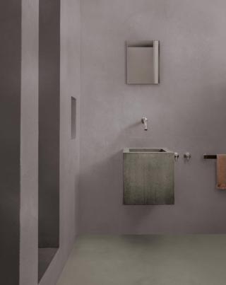Cementoresina di Kerakoll è un sistema resinoso multistrato con superficie spatolata e impermeabile, di spessore 3 mm. Può rivestire pavimenti e pareti, oltre a vasche e piatti doccia. 150 le tonalità, tra cui Neutral Chart. Prezzo 113 euro al mq + Iva. A parete Cementoresina Wall è nel colore Purple Chart; prezzo 85 euro al mq + Iva. www.kerakoll.com Foto Salva Lopez Cementoresina di Kerakoll è un sistema resinoso multistrato con superficie spatolata e impermeabile, di spessore 3 mm. Può rivestire pavimenti e pareti, oltre a vasche e piatti doccia. 150 le tonalità, tra cui Neutral Chart. Prezzo 113 euro al mq + Iva. A parete Cementoresina Wall è nel colore Purple Chart; prezzo 85 euro al mq + Iva. www.kerakoll.com Foto Salva Lopez
