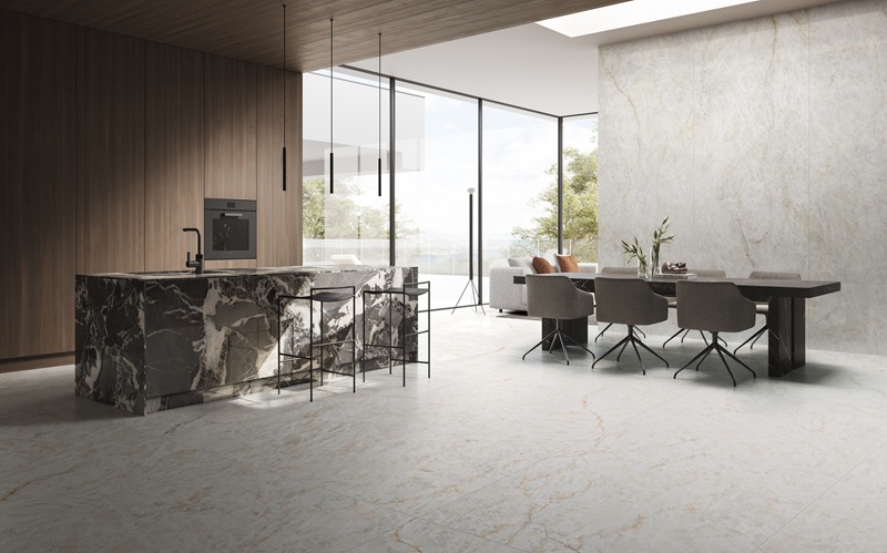 Il gres porcellanato Crystal White di Rak Ceramics ha una grafica che richiama la profondità e le leggere trasparenze tipiche delle stratificazioni minerali. La superficie è luminosa, con fondo bianco avorio dall’aspetto cristallino, attraversato da delicate velature e sottili venature calde nei toni beige e dorati. Lo spessore più sottile è 6 mm, disponibile nel formato 120 x 278 cm, per pavimenti e pareti. Prezzo 89,50 euro al mq + Iva. www.rakceramics.com Il gres porcellanato Crystal White di Rak Ceramics ha una grafica che richiama la profondità e le leggere trasparenze tipiche delle stratificazioni minerali. La superficie è luminosa, con fondo bianco avorio dall’aspetto cristallino, attraversato da delicate velature e sottili venature calde nei toni beige e dorati. Lo spessore più sottile è 6 mm, disponibile nel formato 120 x 278 cm, per pavimenti e pareti. Prezzo 89,50 euro al mq + Iva. www.rakceramics.com