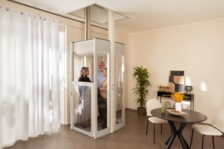 Il modello S3 della linea di miniascensori Uplifts by Stannah è spazioso e permette di portare anche persone in sedia a rotelle. www.stannah.com/it-it