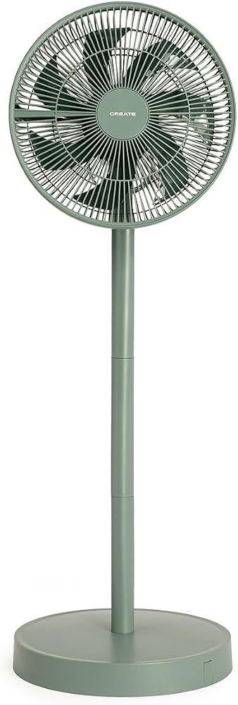 Pieghevole, con sistema di oscillazione a 75° e 3 livelli di intensità, Air Stand Foldable di Create misura Ø 36 x P 22 x H 107 cm. Costa 44,95 euro www.create-store.com Pieghevole, con sistema di oscillazione a 75° e 3 livelli di intensità, Air Stand Foldable di Create misura Ø 36 x P 22 x H 107 cm. Costa 44,95 euro www.create-store.com