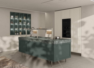 Stile moderno per la cucina Integra di CREO Kitchens che è caratterizzata dalla presenza di un lavello integrato nel top dell'isola, una soluzione che coniuga eleganza e funzionalità. La vasca, realizzata in HPL Marmo Guatemala cuore nero finitura Urban come il piano di lavoro, dà vita ad una superficie continua, senza interruzioni di colore o di finitura, esaltando la pulizia delle linee e l'estetica della composizione. Le ante delle basi sono realizzate in PET Muschio in contrasto con quelle delle colonne in PET Sahara. Prezzo su richiesta. https://www.creokitchens.it Stile moderno per la cucina Integra di CREO Kitchens che è caratterizzata dalla presenza di un lavello integrato nel top dell'isola, una soluzione che coniuga eleganza e funzionalità. La vasca, realizzata in HPL Marmo Guatemala cuore nero finitura Urban come il piano di lavoro, dà vita ad una superficie continua, senza interruzioni di colore o di finitura, esaltando la pulizia delle linee e l'estetica della composizione. Le ante delle basi sono realizzate in PET Muschio in contrasto con quelle delle colonne in PET Sahara. Prezzo su richiesta. https://www.creokitchens.it