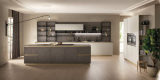 Cucine con zoccolo ribassato: più spazio nelle basi e