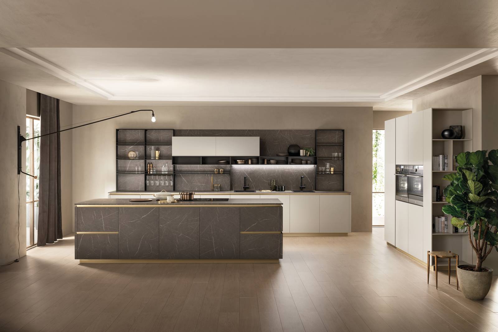 La cucina DeLinea di Scavolini si sviluppa intorno all'isola centrale con le ante in laminato Pietra Grey; le basi, le colonne e i pensili hanno le ante lisce in laccato opaco Grigio Chiaro. I pensili a giorno in laccato opaco Nero Ardesia completano la boiserie. Il colore Ottone degli zoccoli ribassati (da 7 cm) e dei profili delle maniglie e delle gole, verticali e orizzontali, disegna un raffinato motivo in questa composizione. Prezzo su richiesta. https://www.scavolini.com La cucina DeLinea di Scavolini si sviluppa intorno all'isola centrale con le ante in laminato Pietra Grey; le basi, le colonne e i pensili hanno le ante lisce in laccato opaco Grigio Chiaro. I pensili a giorno in laccato opaco Nero Ardesia completano la boiserie. Il colore Ottone degli zoccoli ribassati (da 7 cm) e dei profili delle maniglie e delle gole, verticali e orizzontali, disegna un raffinato motivo in questa composizione. Prezzo su richiesta. https://www.scavolini.com