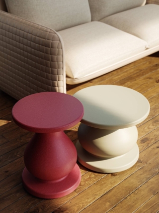 Uniscono una forma classica a materiali contemporanei i tavolini Ottocento Mini di Slide che possono essere usati anche all'esterno. Sono prodotti in polietilene, disponibile in numerose varianti di colore, che ne sottolinea lo spirito pop e sono disponibili con due basi diverse; il top è disponibile coordinato o in HPL nelle nuances naturali dei marmi e del legno. Misurano Ø 50 x H 46 cm e Ø 65 x H 35 cm. Prezzo 159 euro cad. https://www.slidedesign.it Uniscono una forma classica a materiali contemporanei i tavolini Ottocento Mini di Slide che possono essere usati anche all'esterno. Sono prodotti in polietilene, disponibile in numerose varianti di colore, che ne sottolinea lo spirito pop e sono disponibili con due basi diverse; il top è disponibile coordinato o in HPL nelle nuances naturali dei marmi e del legno. Misurano Ø 50 x H 46 cm e Ø 65 x H 35 cm. Prezzo 159 euro cad. https://www.slidedesign.it