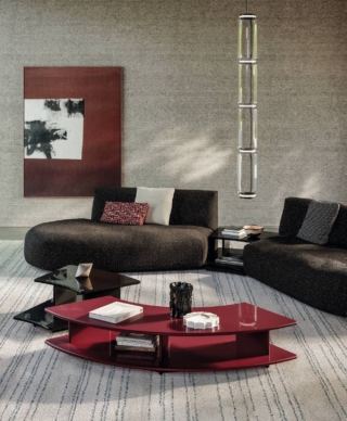 Fanno parte del sistema Dao Soft di Frigerio i tavolini, centrali e laterali ricurvi, che possono essere sistemati fra le sedute per interrompere la struttura o davanti ai divani per dare vita a composizioni multiple. La struttura in laccato è disponibile in formati diversi e in dieci varianti di colore: Lino, Tortora, Curry, Cipria, Corallo, Salvia, Oliva, Oceano, Nero, Burgundy. Misurano L 93 x P 105 x H 36 cm e L 143 x P 143 x H 36 cm. Prezzo a partire da 3.477 euro + IVA. https://www.frigerio.com/it Fanno parte del sistema Dao Soft di Frigerio i tavolini, centrali e laterali ricurvi, che possono essere sistemati fra le sedute per interrompere la struttura o davanti ai divani per dare vita a composizioni multiple. La struttura in laccato è disponibile in formati diversi e in dieci varianti di colore: Lino, Tortora, Curry, Cipria, Corallo, Salvia, Oliva, Oceano, Nero, Burgundy. Misurano L 93 x P 105 x H 36 cm e L 143 x P 143 x H 36 cm. Prezzo a partire da 3.477 euro + IVA. https://www.frigerio.com/it