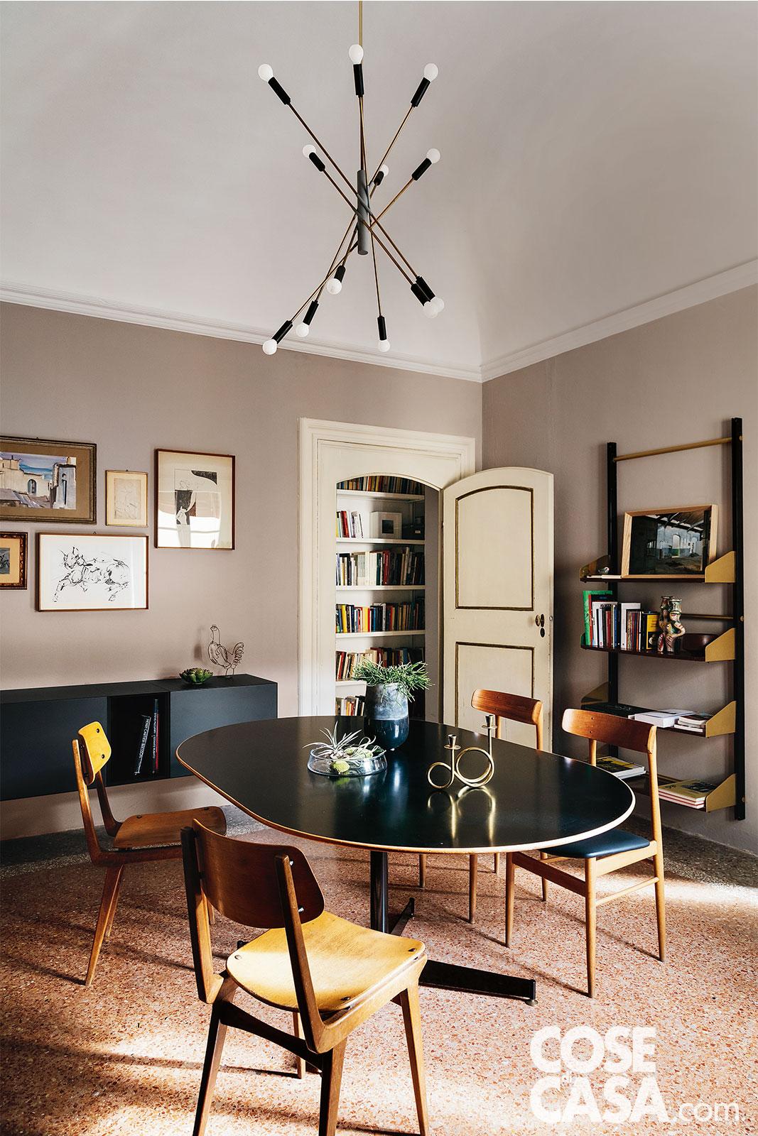 Tavolo vintage. Progetto: Arch. Pierluigi Molteni, Bologna. Foto: Lea Anouchinsky.