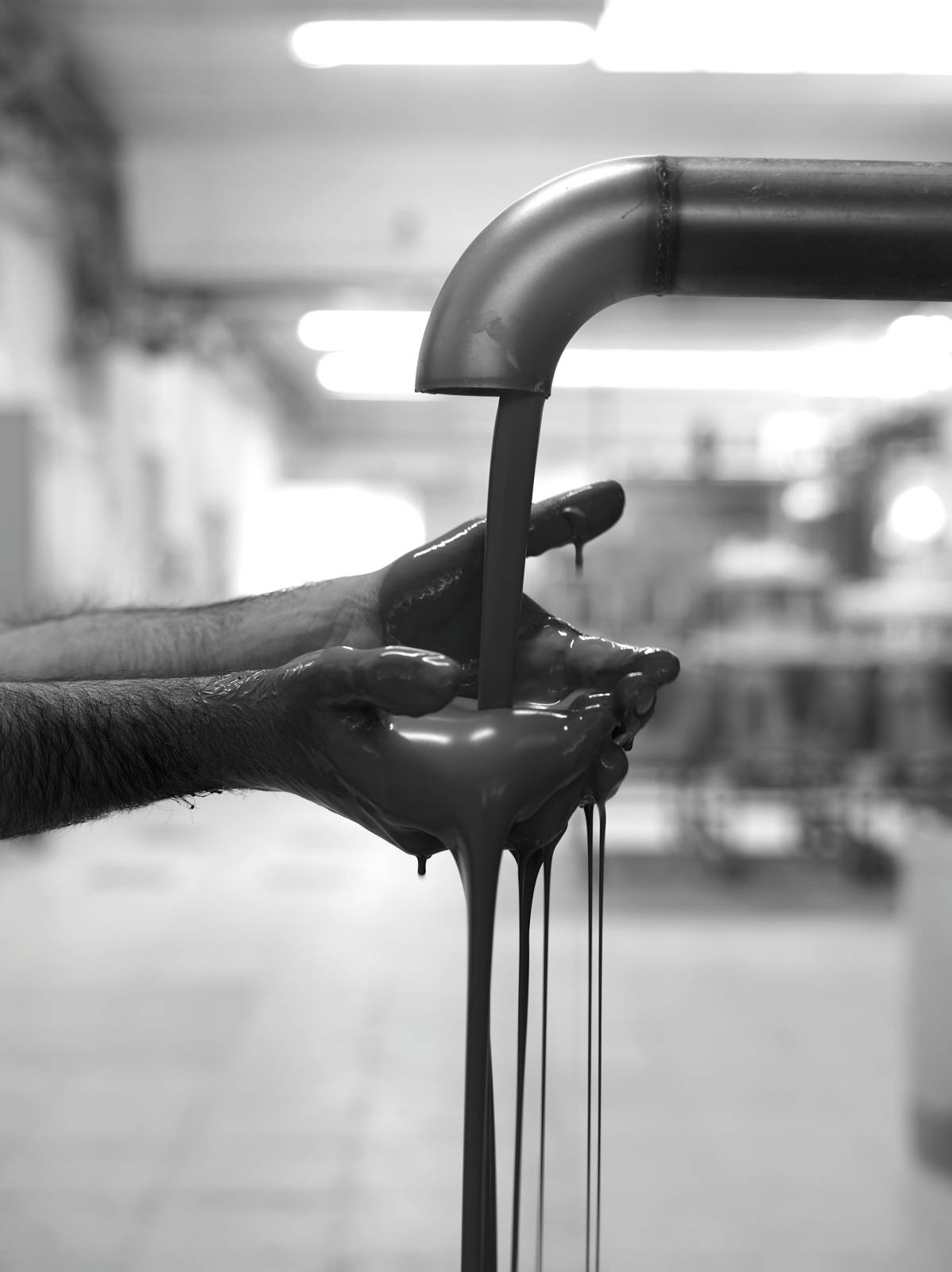 Momento della lavorazione della ceramica nella sede di Ceramica Cielo a Fabrica di Roma Momento della lavorazione della ceramica nella sede di Ceramica Cielo a Fabrica di Roma