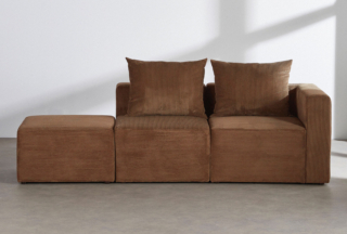 Divano Jill rivestito in velluto a coste color marrone, dal design contemporaneo e dal carattere avvolgente. La texture materica e la tonalità calda lo rendono ideale per creare un ambiente accogliente e raffinato, aggiungendo un tocco di personalità al living.
Prezzo: 499€
www.maisonsdumonde.com